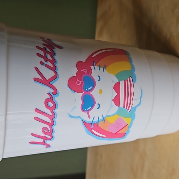 SANIRO HELLO KITTY 32 oz JUMBO COLD CUP - Picture 3 of 11